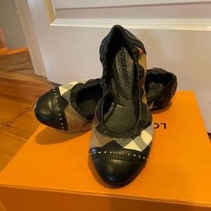 Burberry Flats 🖤